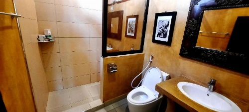 Rumaisa Hotel image 1
